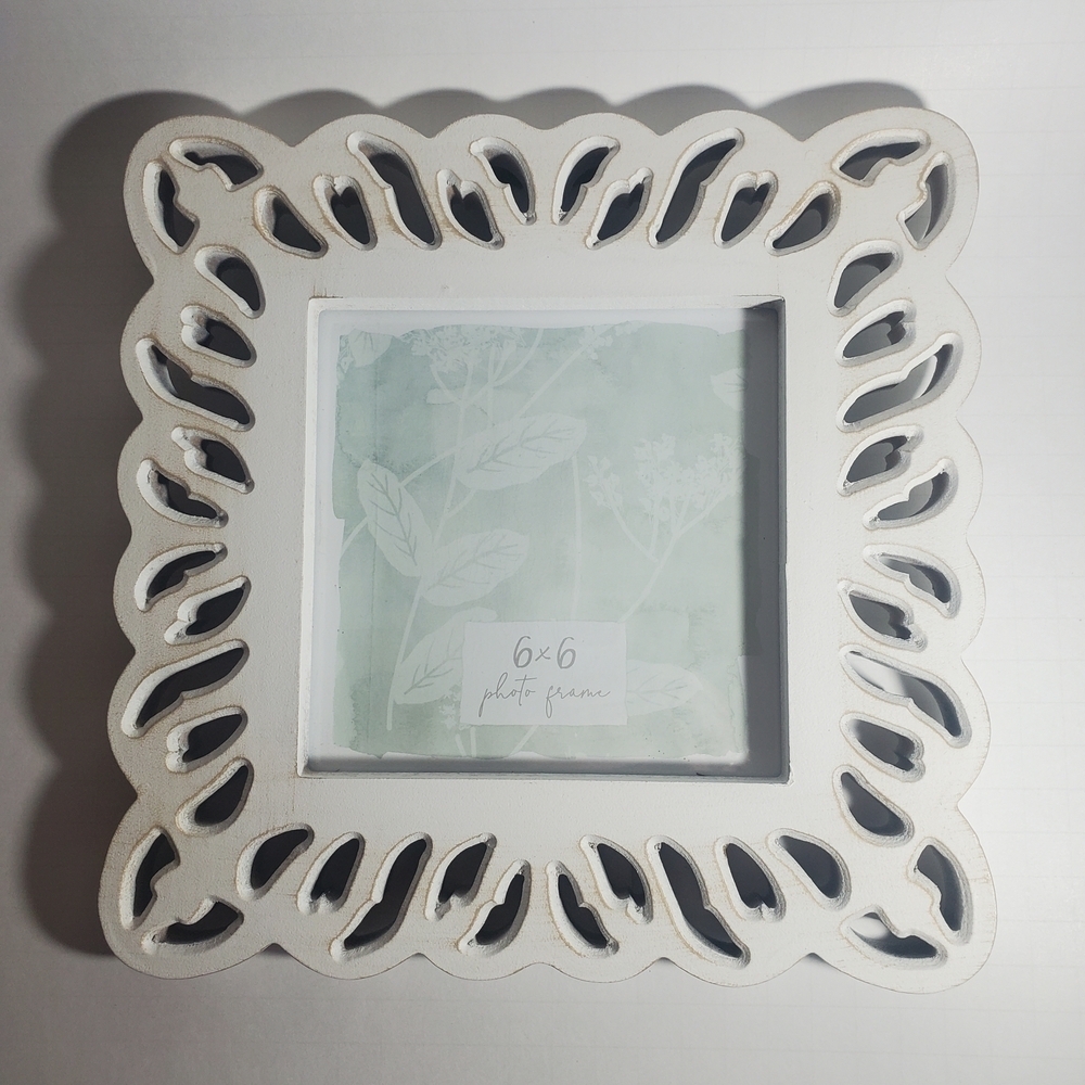Whitewashed Distressed Wooden 6" x 6" Decorative Photo Frame Scalloped Edges